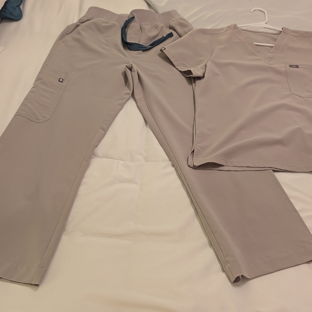 🤎💙Figs "Slate" Scrub Set💙🤎